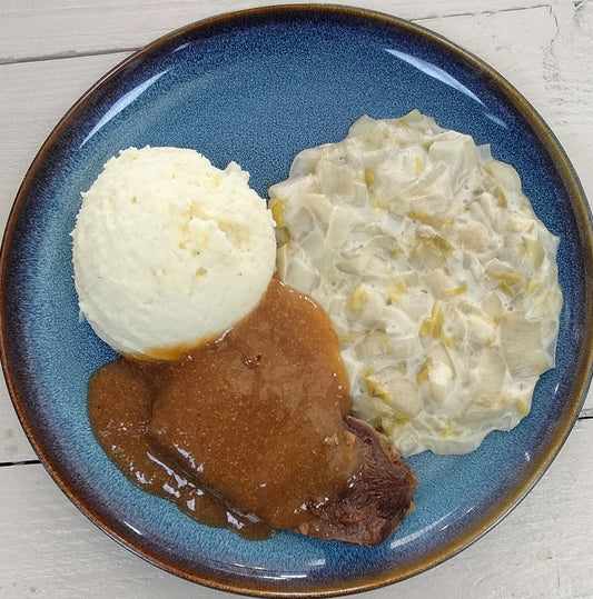 Runder draadjesvlees, jus, witlof a la creme, aardappelpuree