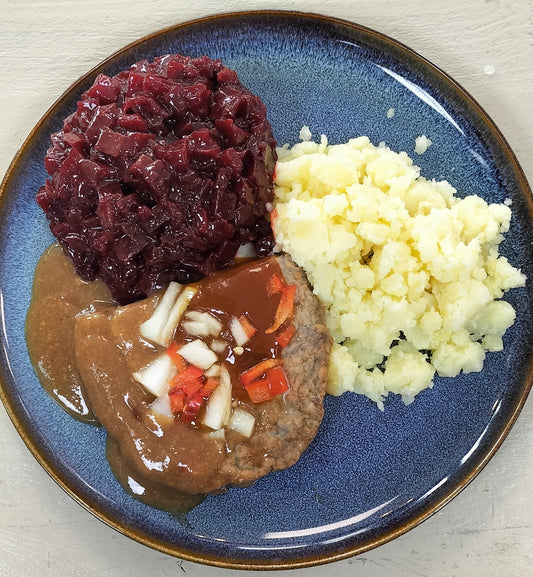 Runderburger, jus, Rode bietjes, gekookte aardappelen