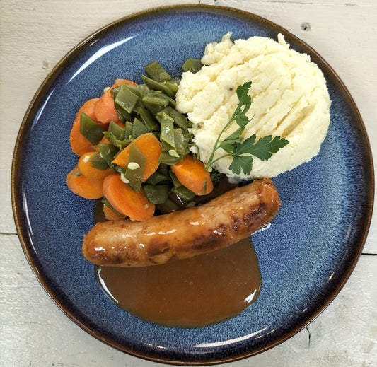 Braadworstje, jus, snijboontjes-worteltjes, aardappelpuree
