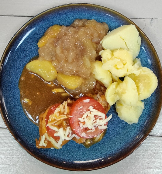 Kipdijfilet met Kaas-tomaat, jus, Stoofappeltjes, gekookte aardappelen