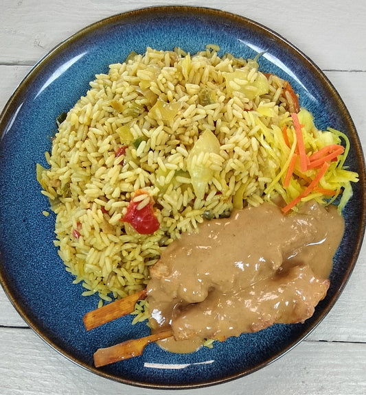 Nasi Goreng, Kipsaté, pindasaus, rauwkost+ atjar