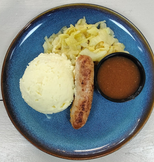 Braadworstje, jus, spitskool gestoofd, aardappelpuree